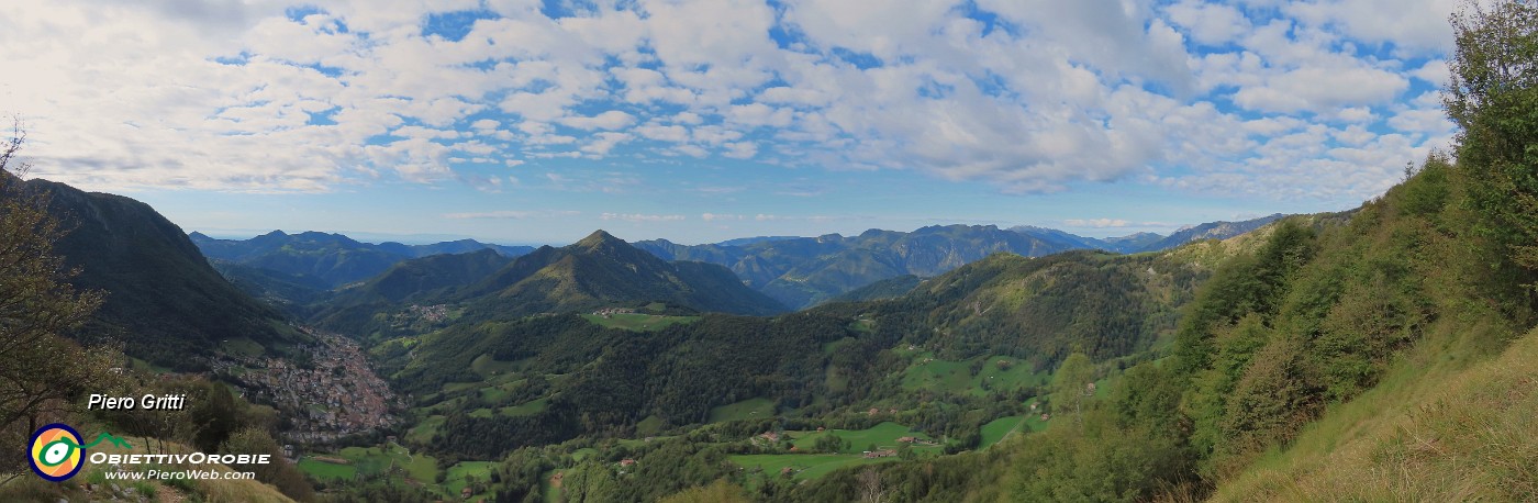 15 Vista panoramica verso il Monte GIoco con Val Serina, Serina, Lepreno....jpg